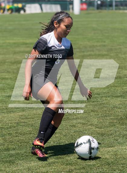 Thumbnail 3 in Los Fresnos vs. Steele (UIL 6A Regional Semi Final) photogallery.