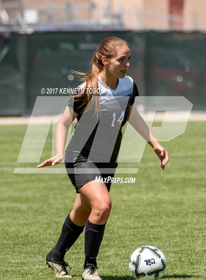 Thumbnail 2 in Los Fresnos vs. Steele (UIL 6A Regional Semi Final) photogallery.