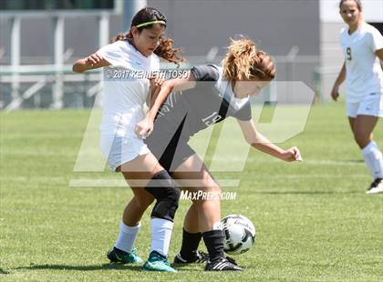 Thumbnail 3 in Los Fresnos vs. Steele (UIL 6A Regional Semi Final) photogallery.