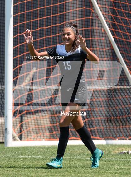 Thumbnail 2 in Los Fresnos vs. Steele (UIL 6A Regional Semi Final) photogallery.