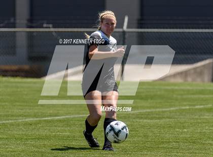 Thumbnail 1 in Los Fresnos vs. Steele (UIL 6A Regional Semi Final) photogallery.