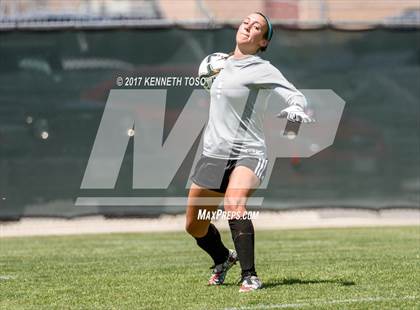 Thumbnail 3 in Los Fresnos vs. Steele (UIL 6A Regional Semi Final) photogallery.