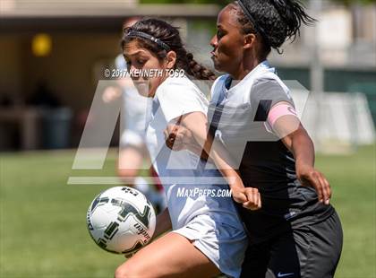 Thumbnail 1 in Los Fresnos vs. Steele (UIL 6A Regional Semi Final) photogallery.