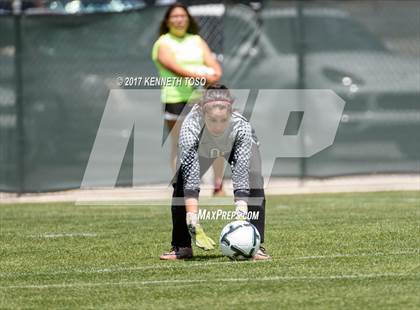 Thumbnail 3 in Los Fresnos vs. Steele (UIL 6A Regional Semi Final) photogallery.