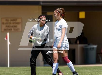 Thumbnail 3 in Los Fresnos vs. Steele (UIL 6A Regional Semi Final) photogallery.