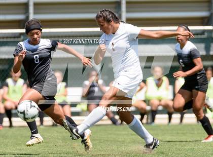 Thumbnail 1 in Los Fresnos vs. Steele (UIL 6A Regional Semi Final) photogallery.