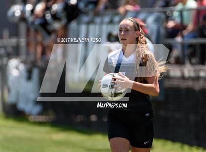 Thumbnail 2 in Los Fresnos vs. Steele (UIL 6A Regional Semi Final) photogallery.
