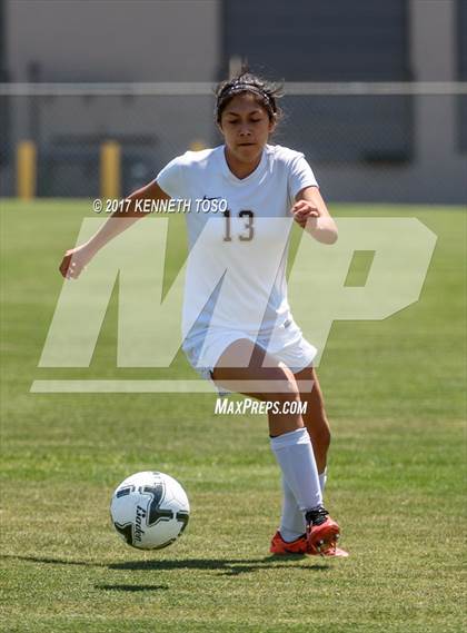 Thumbnail 2 in Los Fresnos vs. Steele (UIL 6A Regional Semi Final) photogallery.