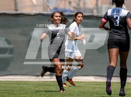 Thumbnail 1 in Los Fresnos vs. Steele (UIL 6A Regional Semi Final) photogallery.