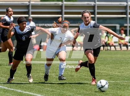 Thumbnail 3 in Los Fresnos vs. Steele (UIL 6A Regional Semi Final) photogallery.