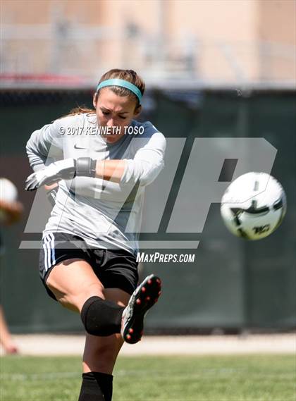 Thumbnail 1 in Los Fresnos vs. Steele (UIL 6A Regional Semi Final) photogallery.