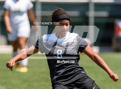 Thumbnail 3 in Los Fresnos vs. Steele (UIL 6A Regional Semi Final) photogallery.