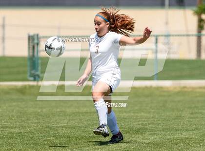 Thumbnail 2 in Los Fresnos vs. Steele (UIL 6A Regional Semi Final) photogallery.