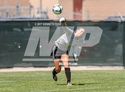 Thumbnail 1 in Los Fresnos vs. Steele (UIL 6A Regional Semi Final) photogallery.