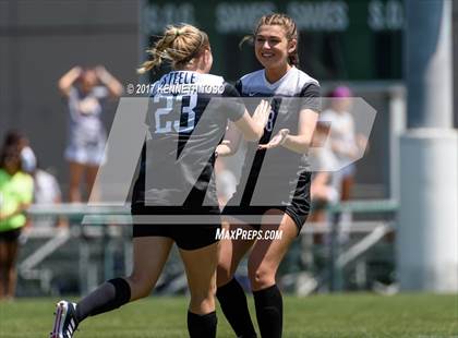 Thumbnail 1 in Los Fresnos vs. Steele (UIL 6A Regional Semi Final) photogallery.