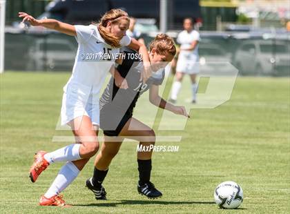 Thumbnail 3 in Los Fresnos vs. Steele (UIL 6A Regional Semi Final) photogallery.