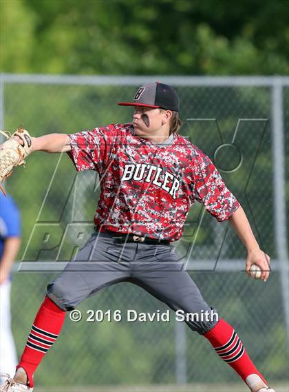 Thumbnail 1 in Butler @ Lexington (MSHSAA Class 3 Sectional) photogallery.