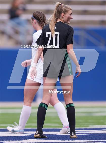 Thumbnail 1 in Boyd vs. Southlake Carroll (UIL 6A Regional Semifinal) photogallery.