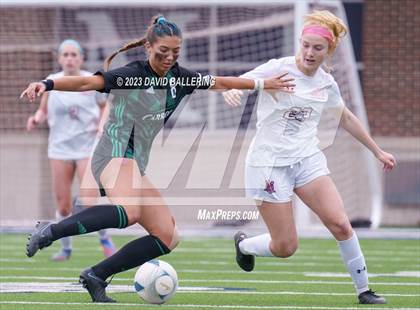 Thumbnail 3 in Boyd vs. Southlake Carroll (UIL 6A Regional Semifinal) photogallery.