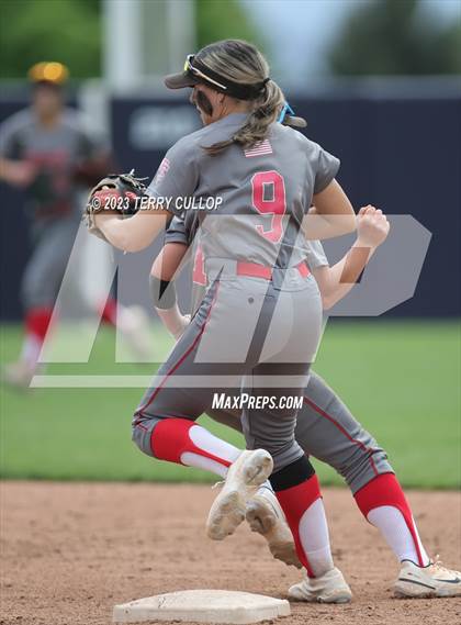 Thumbnail 3 in Bountiful vs. Spanish Fork (UHSAA 5A Final) photogallery.