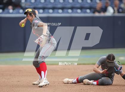 Thumbnail 1 in Bountiful vs. Spanish Fork (UHSAA 5A Final) photogallery.