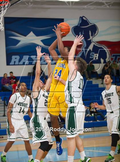 Thumbnail 3 in Strake Jesuit vs. Channelview (McDonald's Texas Invitational) photogallery.