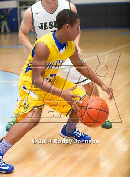 Thumbnail 1 in Strake Jesuit vs. Channelview (McDonald's Texas Invitational) photogallery.