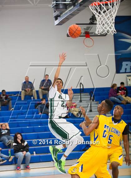Thumbnail 2 in Strake Jesuit vs. Channelview (McDonald's Texas Invitational) photogallery.
