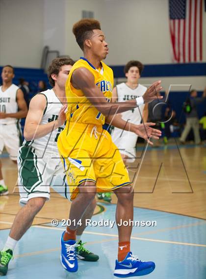 Thumbnail 1 in Strake Jesuit vs. Channelview (McDonald's Texas Invitational) photogallery.