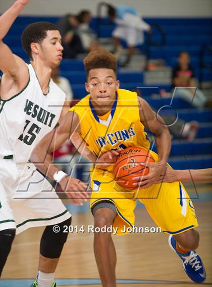 Thumbnail 1 in Strake Jesuit vs. Channelview (McDonald's Texas Invitational) photogallery.