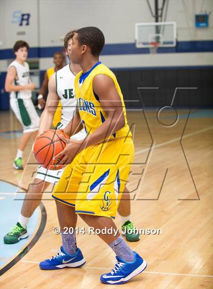 Thumbnail 2 in Strake Jesuit vs. Channelview (McDonald's Texas Invitational) photogallery.