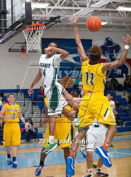 Thumbnail 3 in Strake Jesuit vs. Channelview (McDonald's Texas Invitational) photogallery.