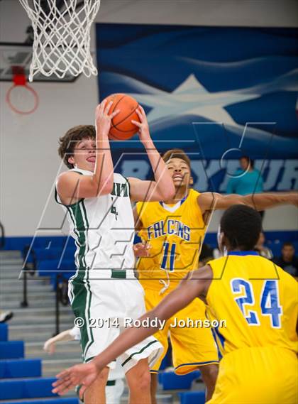Thumbnail 2 in Strake Jesuit vs. Channelview (McDonald's Texas Invitational) photogallery.