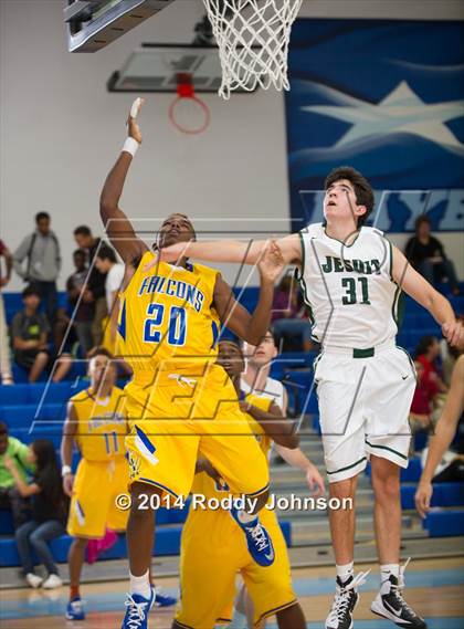 Thumbnail 2 in Strake Jesuit vs. Channelview (McDonald's Texas Invitational) photogallery.