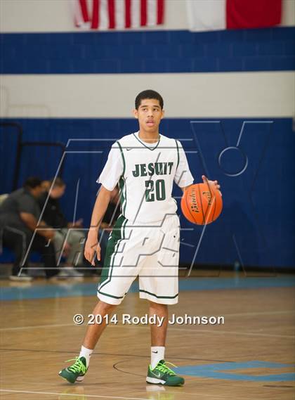 Thumbnail 2 in Strake Jesuit vs. Channelview (McDonald's Texas Invitational) photogallery.