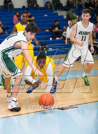 Thumbnail 1 in Strake Jesuit vs. Channelview (McDonald's Texas Invitational) photogallery.