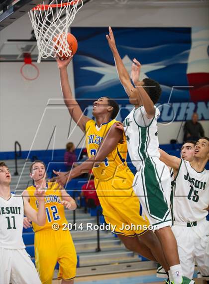 Thumbnail 2 in Strake Jesuit vs. Channelview (McDonald's Texas Invitational) photogallery.