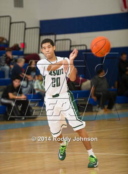 Thumbnail 2 in Strake Jesuit vs. Channelview (McDonald's Texas Invitational) photogallery.