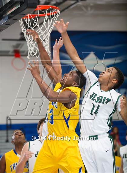 Thumbnail 2 in Strake Jesuit vs. Channelview (McDonald's Texas Invitational) photogallery.