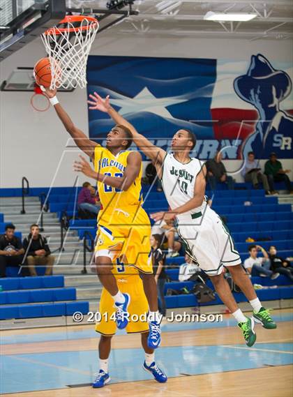 Thumbnail 2 in Strake Jesuit vs. Channelview (McDonald's Texas Invitational) photogallery.