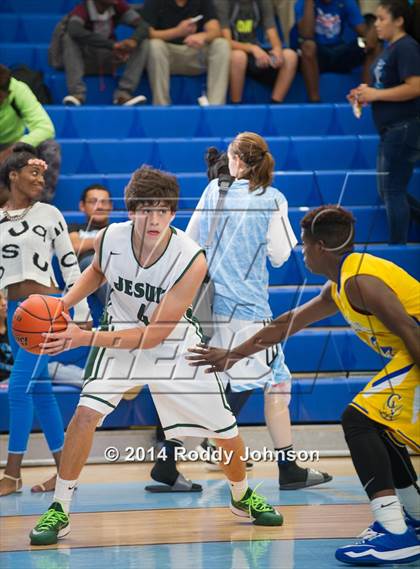 Thumbnail 3 in Strake Jesuit vs. Channelview (McDonald's Texas Invitational) photogallery.