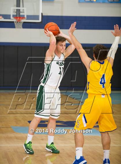 Thumbnail 1 in Strake Jesuit vs. Channelview (McDonald's Texas Invitational) photogallery.