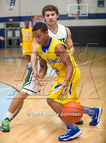 Thumbnail 3 in Strake Jesuit vs. Channelview (McDonald's Texas Invitational) photogallery.