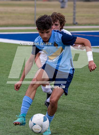 Thumbnail 3 in Lopez vs. Glenn (UIL Soccer 5A Region IV Regional Final) photogallery.