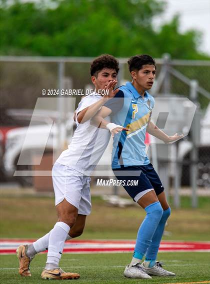 Thumbnail 1 in Lopez vs. Glenn (UIL Soccer 5A Region IV Regional Final) photogallery.