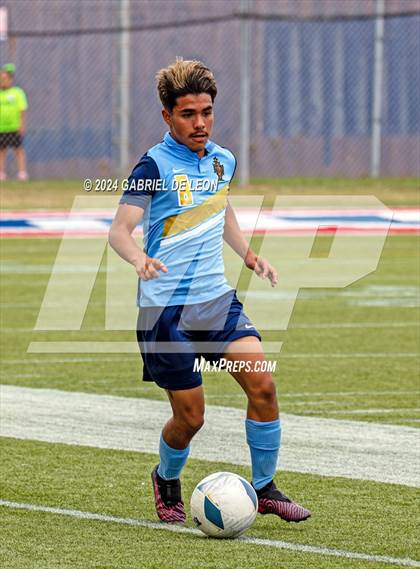 Thumbnail 1 in Lopez vs. Glenn (UIL Soccer 5A Region IV Regional Final) photogallery.