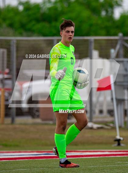 Thumbnail 3 in Lopez vs. Glenn (UIL Soccer 5A Region IV Regional Final) photogallery.