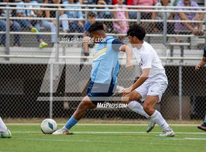 Thumbnail 1 in Lopez vs. Glenn (UIL Soccer 5A Region IV Regional Final) photogallery.