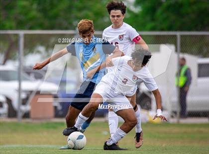 Thumbnail 2 in Lopez vs. Glenn (UIL Soccer 5A Region IV Regional Final) photogallery.