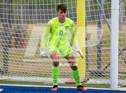 Thumbnail 1 in Lopez vs. Glenn (UIL Soccer 5A Region IV Regional Final) photogallery.
